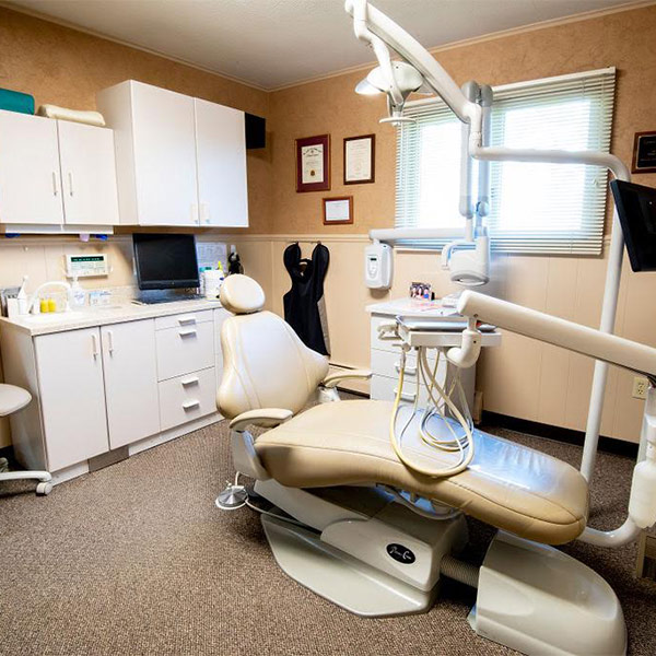 Dentist in 48708